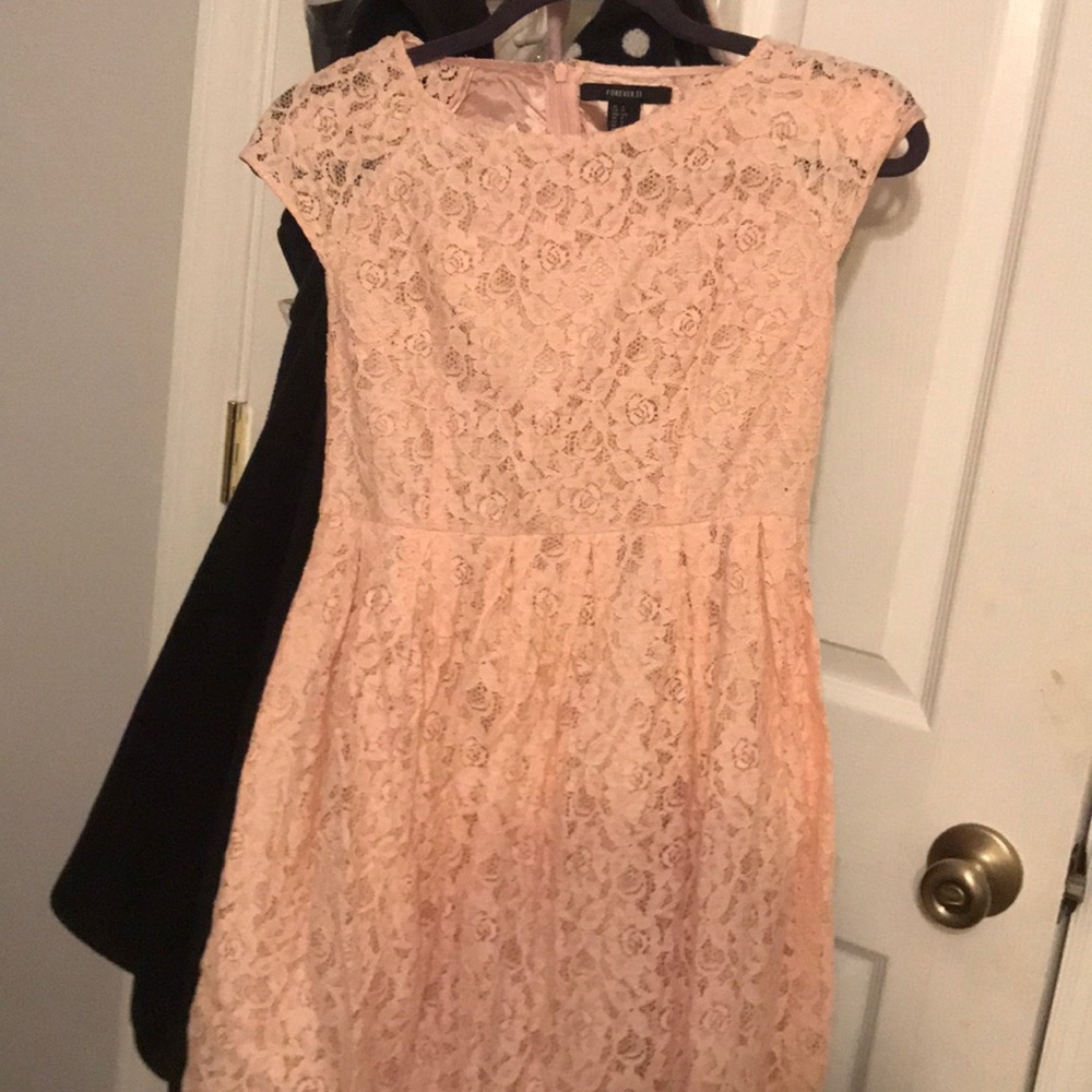 Forever 21 baby pink lace dress short sleeve
